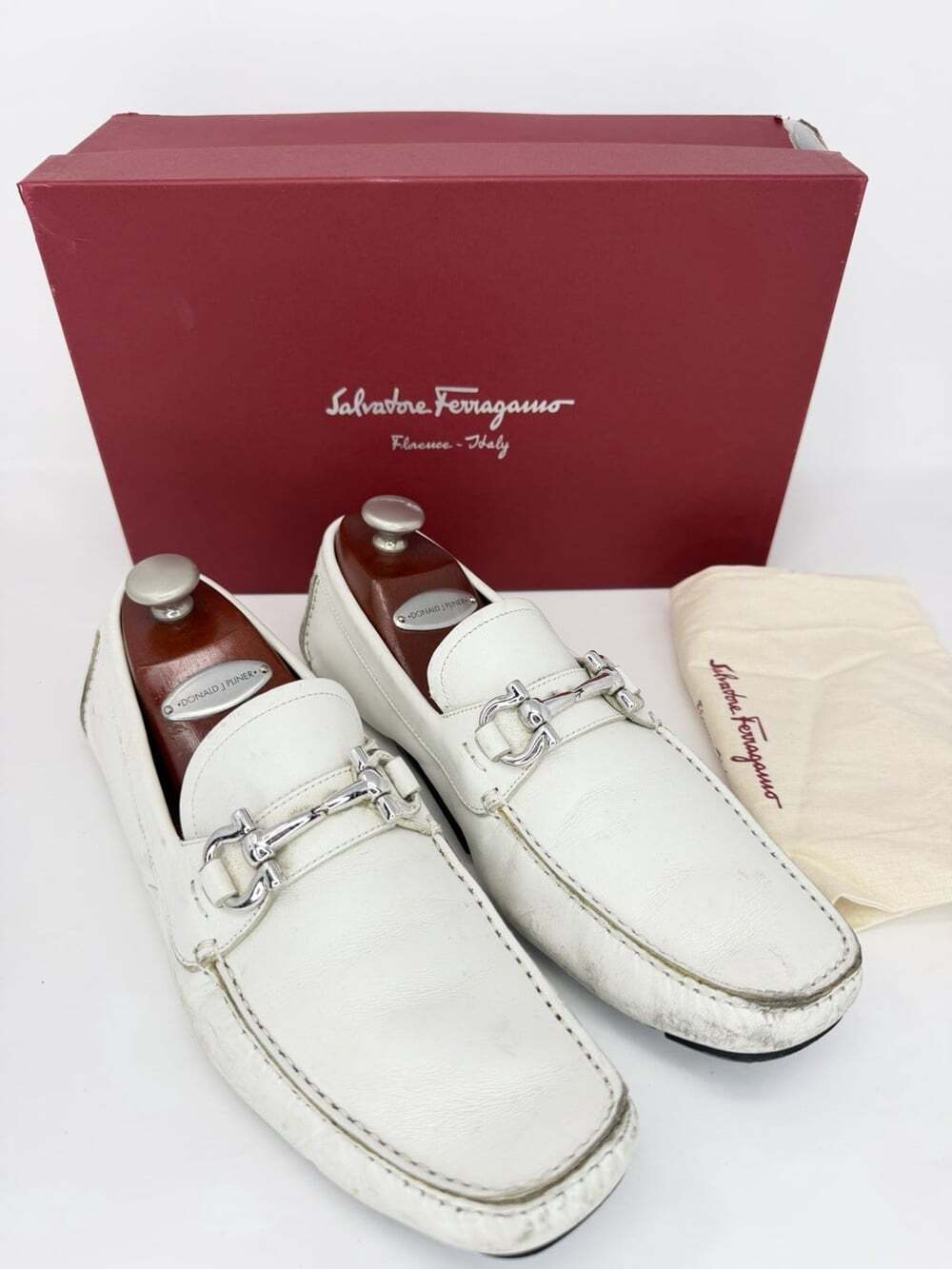 Salvatore Ferragamo Gancini Driving Loafers Men’s 9 D White Leather Made Italy